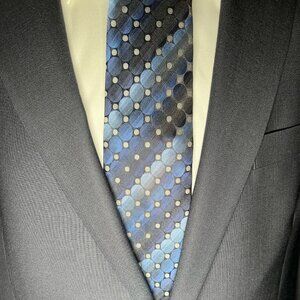 Beautiful Blue tie by Van Heusen